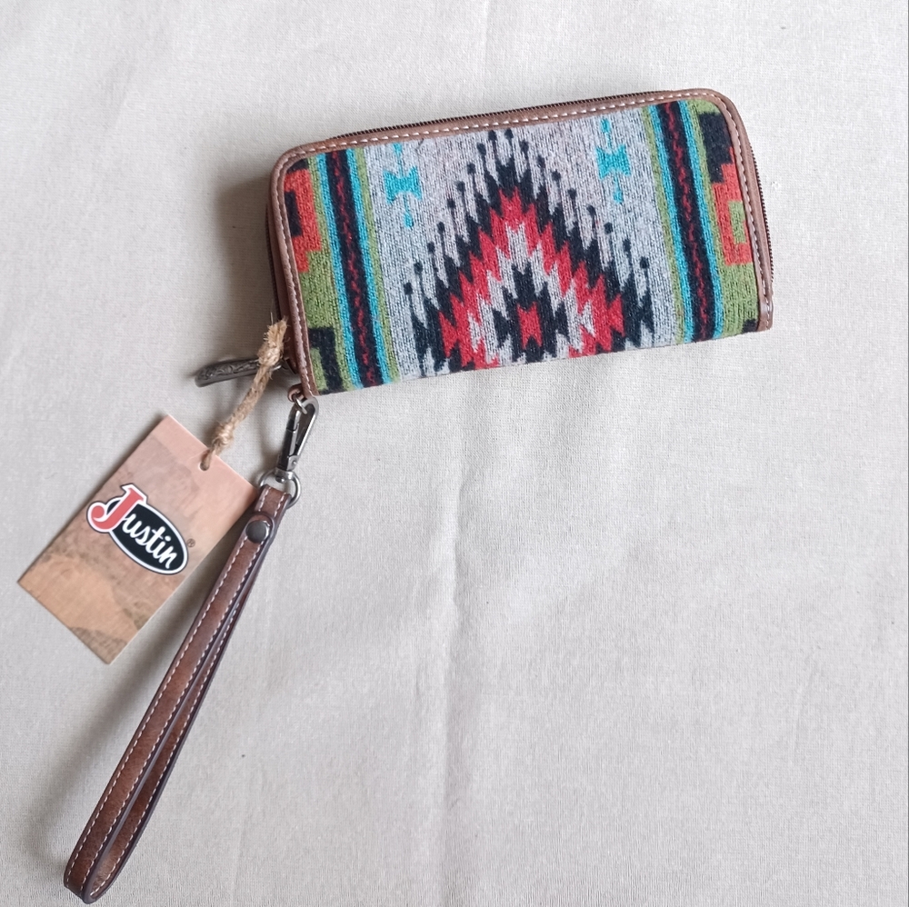 Justin Blanket/Floral Embossed Wrislet - Picture 7 of 10